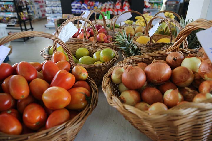 O programa Cartão Comida Boa garantiu uma movimentação de R$ 113 milhões na economia paranaense em 2,7 milhões de transações de compras nos 399 municípios.