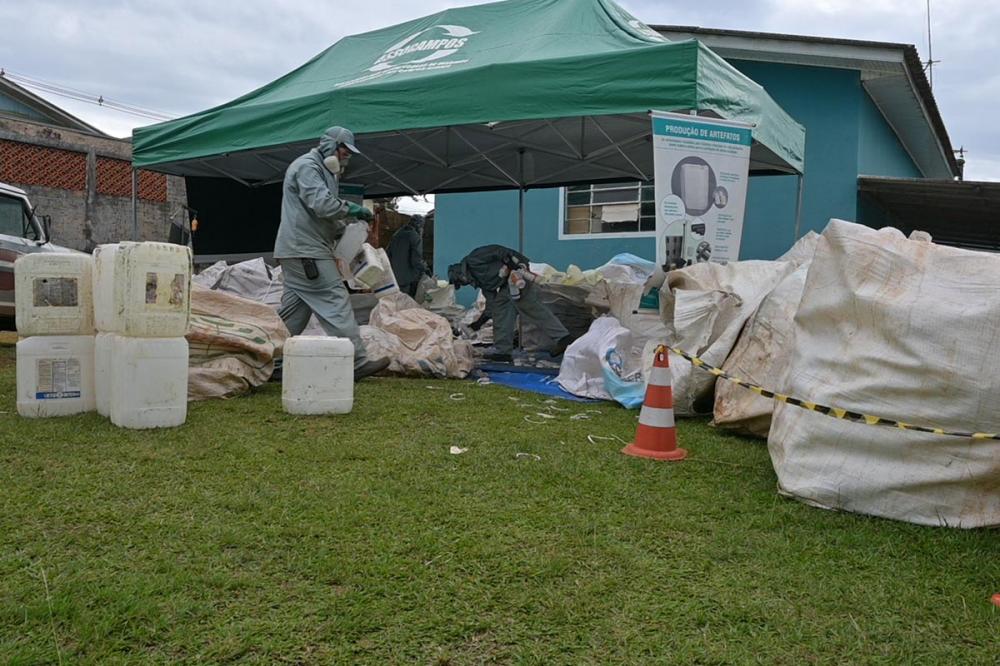 Em Piraí do Sul, produtores rurais engajados na coleta de embalagens vazias de agrotóxicos, promovendo a preservação do meio ambiente e produção sustentável.Foto Toninho Anhaia