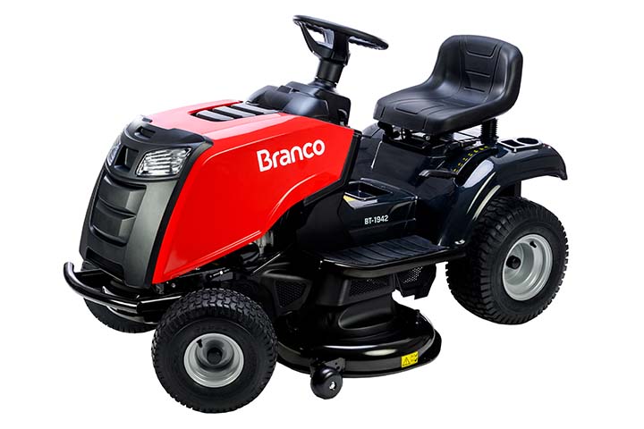 O equipamento oferece alta performance em termos de desempenho e qualidade, e foi desenvolvido para auxiliar nos serviços realizados em chácaras, clubes, grandes condomínios e jardins.