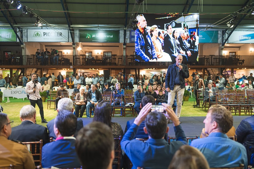 Ao centro, presidente da Frísia, Renato Greidanus, na edição de 2023. Credito: BHP Produções.