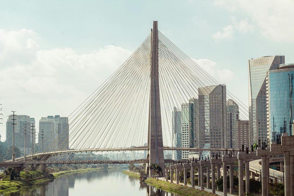 Bruno Thethe/ Unsplash Cidade de São Paulo sofre com períodos de seca e inundações periodicamente