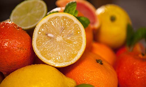 A produtividade nos últimos 30 anos passou de 13,75 toneladas por hectare para uma média de 42,64 toneladas de laranja por hectare, um salto de 210%.