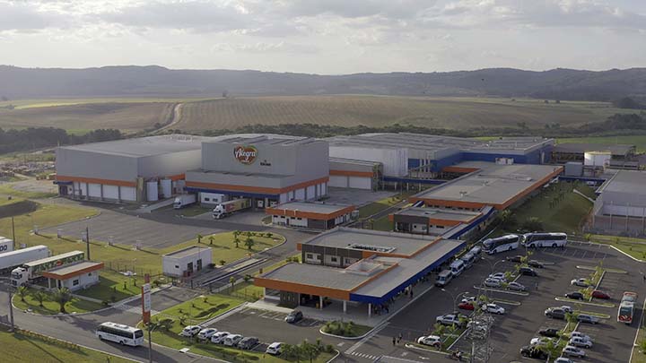 No Paraná, a indústria de produtos suínos Alegra contratou 130 colaboradores, além de uma equipe terceirizada focada nos cuidados com a Covid-19