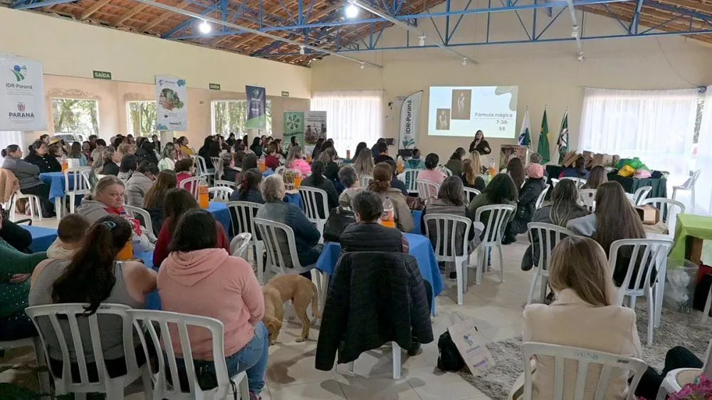 Mulheres rurais participam de palestras e atividades durante o evento Semana Estadual da Mulher do Campo, promovido pelo Instituto de Desenvolvimento Rural do Paraná – Iapar-Emater (IDR-Paraná), no Santuário Nossa Senhora das Brotas, em Piraí do Sul. Fot