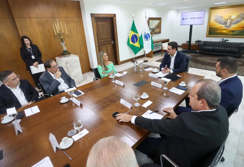 Governador Carlos Massa Ratinho Junior assina acordo Ade Cooperação Técnica entre Biogénesis Bagó e Instituto de Tecnologla do Paraná (TECPAR) para a Transferência de Tecnologia da produção de vacinas antirrábicas para cães e gatos. Diretor Marcelo Bulman