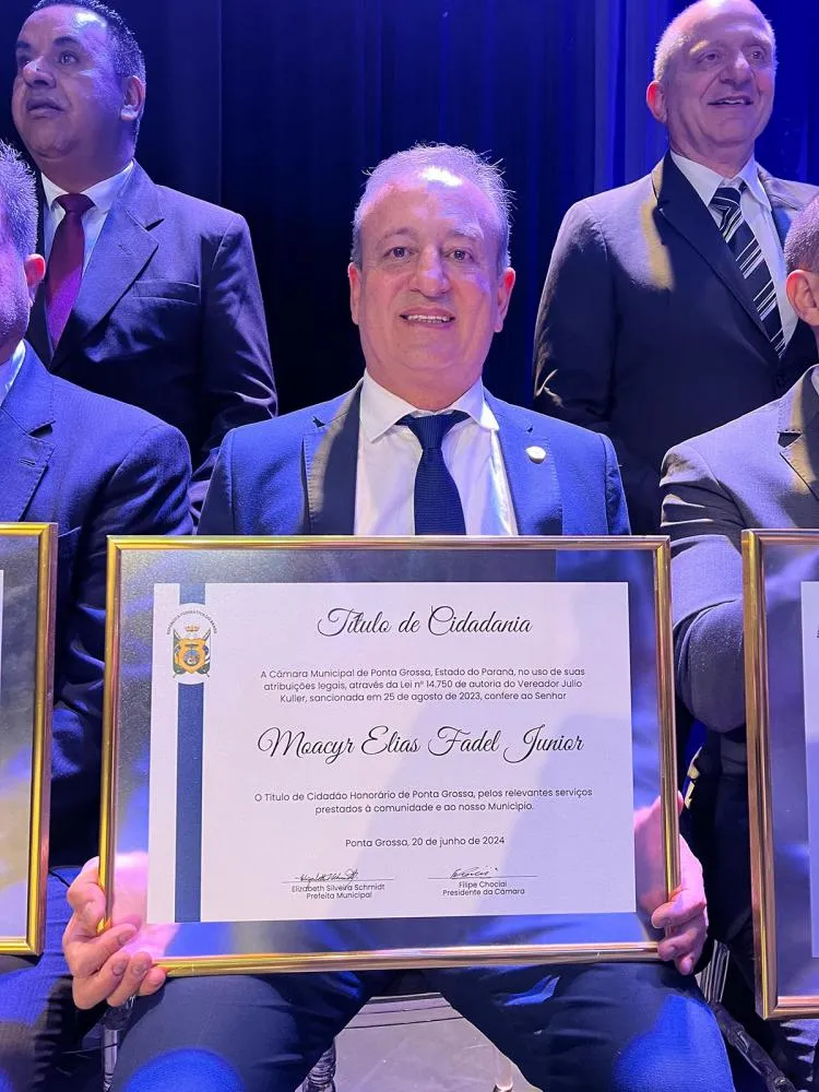 Deputado Moacyr Fadel recebeu o Título de Cidadão Honorário em sessão solene realizada pela Câmara de Vereadores.