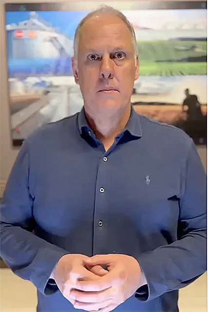 Paulo Bertolini, presidente da Abramilho, destaca os desafios enfrentados pelo setor agrícola devido às subvenções insuficientes no Plano Safra 2023-2024, sublinhando o déficit crítico de armazenagem no Brasil.
