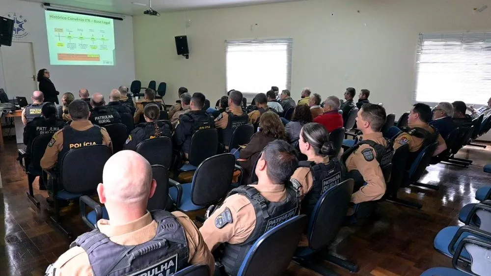  O evento contou com a presença de presidentes de sindicatos, líderes rurais, produtores, Polícia Militar, Sistema FAEP/Senar e autoridades locais, que discutiram estratégias e soluções para garantir a segurança dos produtores rurais e a correta cobrança 