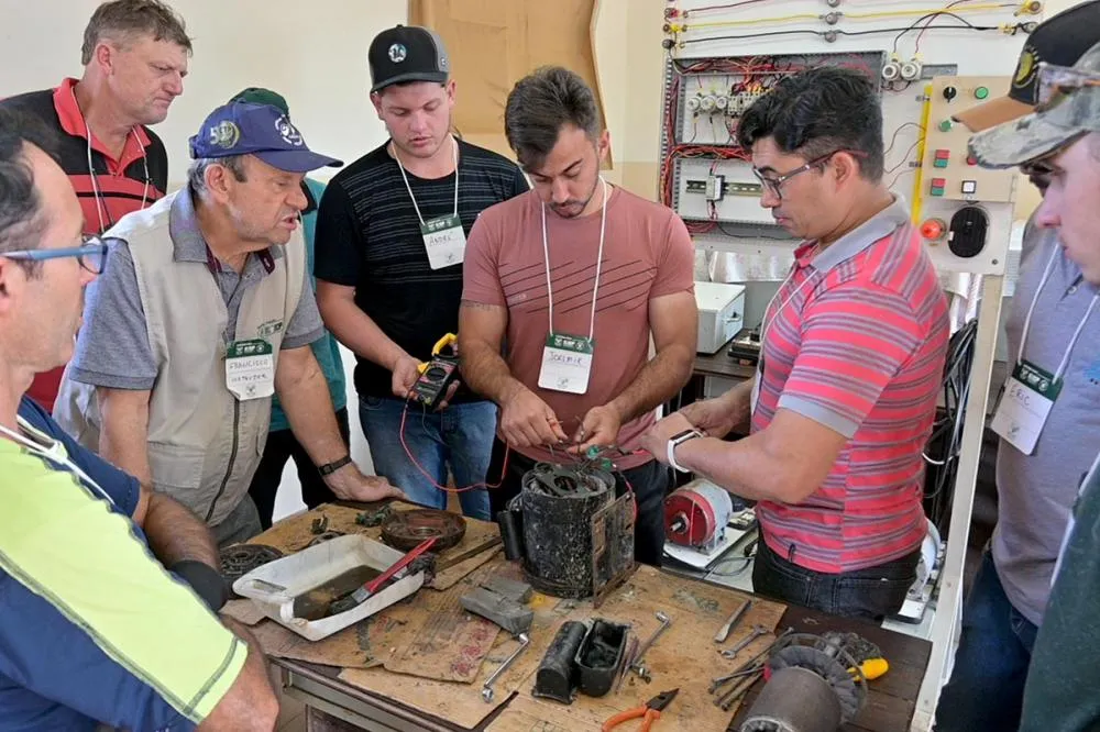 Capacitação em motores elétricos: Domine a tecnologia e aumente a produtividade no campo com os cursos gratuitos do CTP em Castro no PR. Foto Toninho Anhaia
