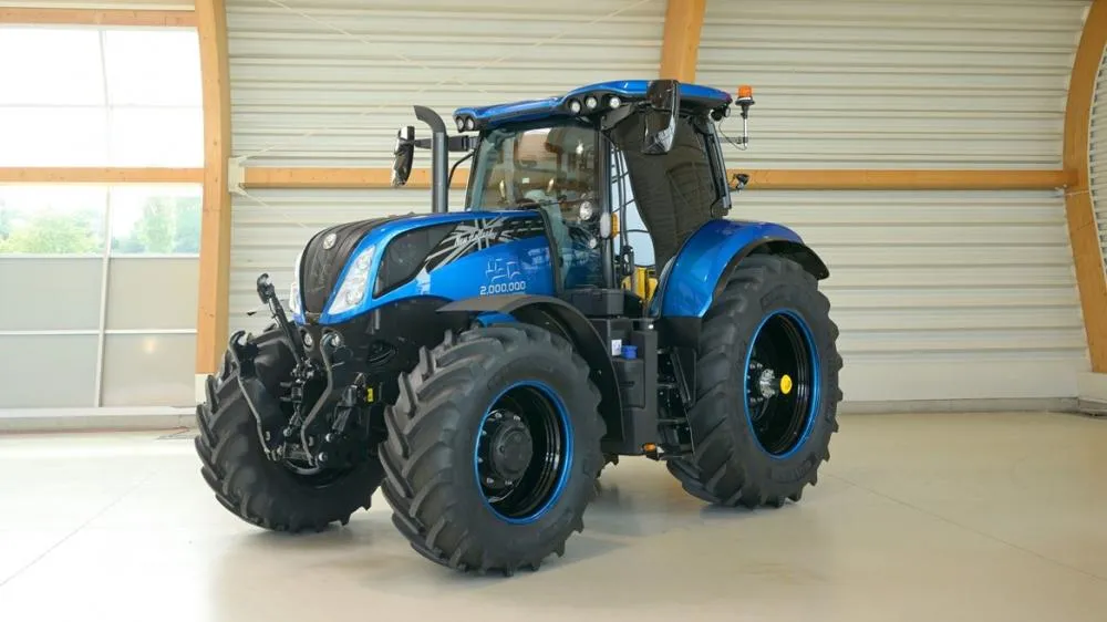 Edição do T7.225, com pintura comemorativa "candy blue", celebrou o feito
