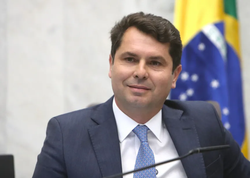 Em seu primeiro discurso como presidente eleito, o deputado Alexandre Curi afirmou que a Assembleia vai criar mais mecanismos para aumentar o trabalho, a transparência e a austeridade com os recursos públicos.Créditos:Orlando Kissner/Alep