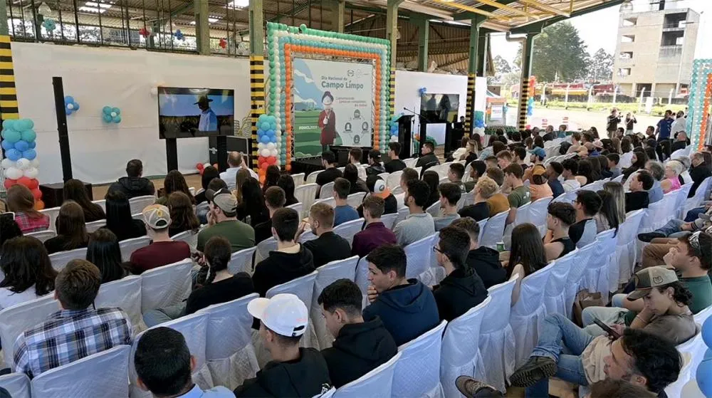 Na próxima sexta-feira, 16 de agosto, a Central Ponta Grossa Assocampos & inpEV abrirá suas portas para celebrar o Dia Nacional do Campo Limpo, uma data que reforça a importância da sustentabilidade no setor agropecuário.Foto do evento em 2023 - Toninho A