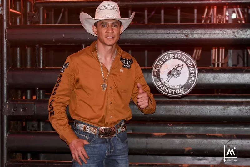 Montaria em Touro: mexicano Álvaro Aguilar, de La Punta Jalisco/México, foi o melhor da noite - Crédito André Monteiro