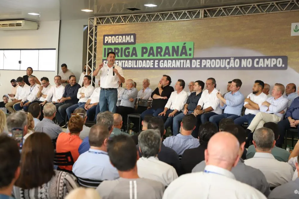 Com o programa Irriga Paraná, agricultores familiares e produtores rurais contarão com taxas de juros subsidiadas integral ou parcialmente para investirem em sistemas de irrigação. Na outra ponta, técnicos do IDR-Paraná estão sendo qualificados para auxil