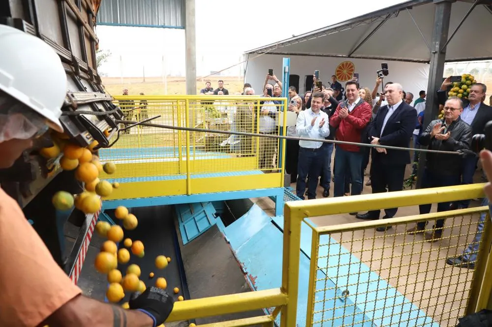 O governador Ratinho Junior participou da inauguração da unidade de Cutrale em Paranavaí, no Noroeste do Estado. Cidade figura como a principal produtora de laranjas do Estado, com 184 mil toneladas no ano passado, pouco mais de 25% da produção estadual, 