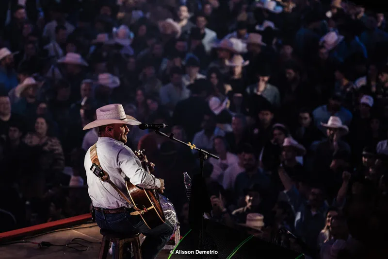 Cody Johnson faz show arrebatador na arena da Festa do Peão de Barretos - Crédito: Alisson Demetrio