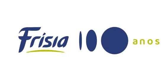 O selo comemorativo carrega as cores da Frísia com o número “100” remetido a símbolos que representam o passado, o presente e o futuro da cooperativa.