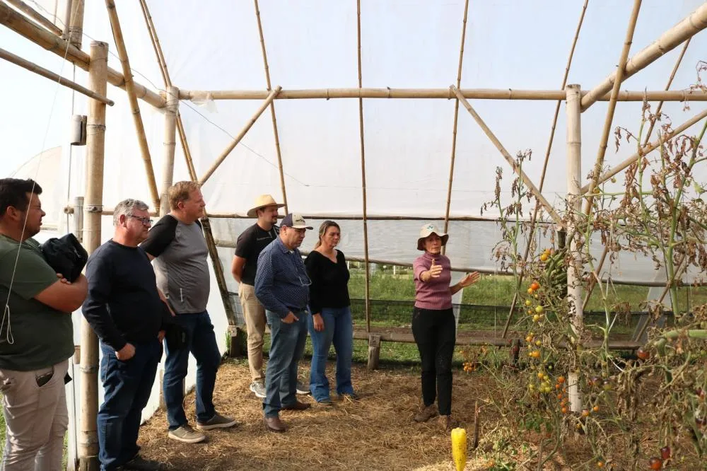 A ação visou fortalecer o conhecimento sobre o modelo de cultivo orgânico e auxiliar os colégios no processo de certificação. Foto IDR-Paraná