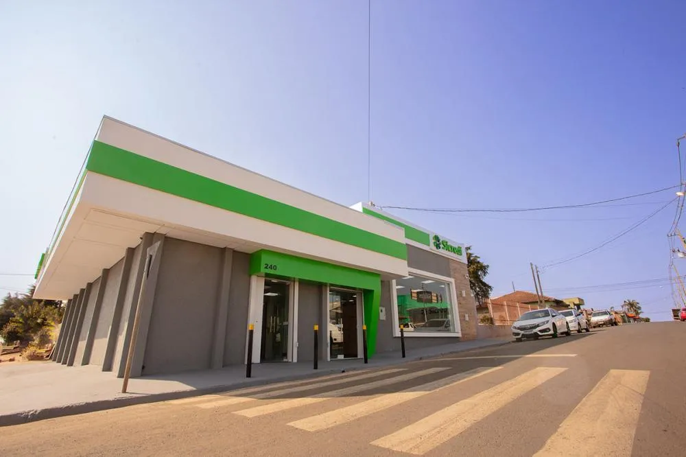 Com um investimento significativo, a nova estrutura foi cuidadosamente projetada para oferecer um ambiente moderno e acolhedor, proporcionando uma experiência aprimorada aos associados.
