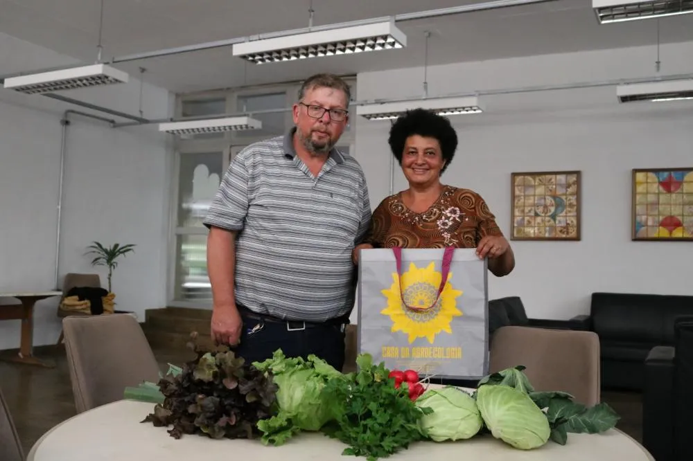 O Projeto Cestas Solidárias, uma iniciativa do IDR-Paraná/Estação e Pesquisa em Agroecologia CPRA, que busca aproximar agricultores e consumidores finais. Atualmente, existem cerca de vinte grupos ativos do Cestas Solidárias na Região Metropolitana de Cur