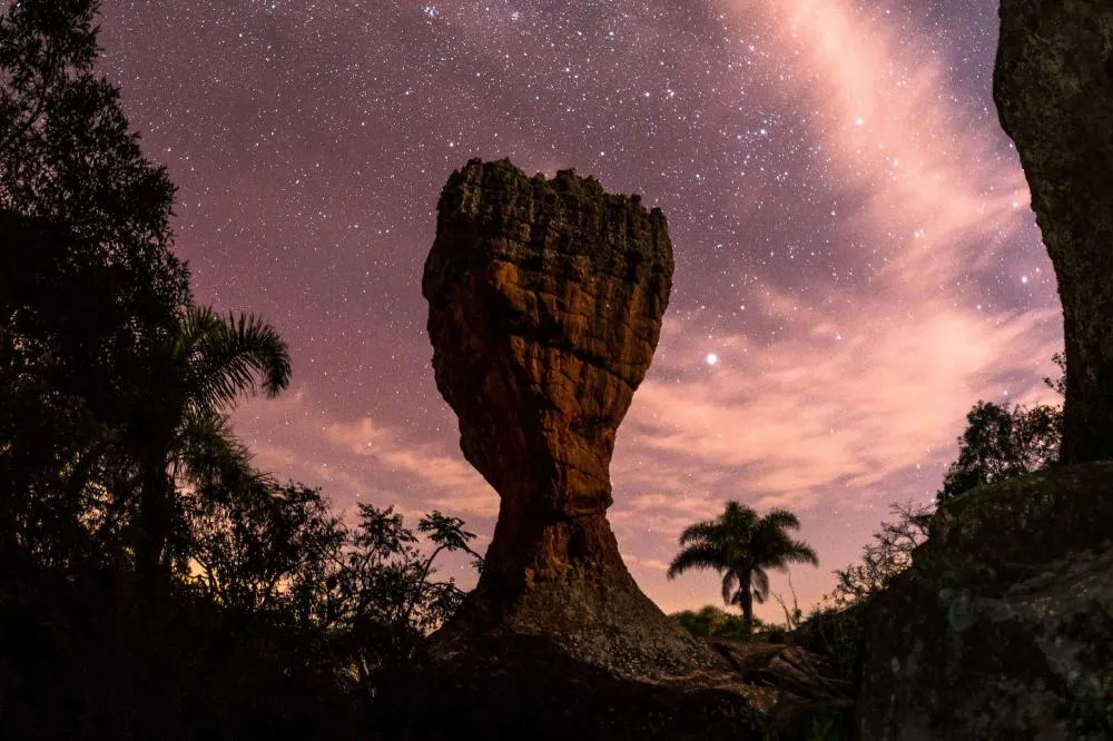 Caminhada Noturna no Parque Estadual de Vila Velha se une ao evento global da NASA Foto: Sérgio Mendonça
