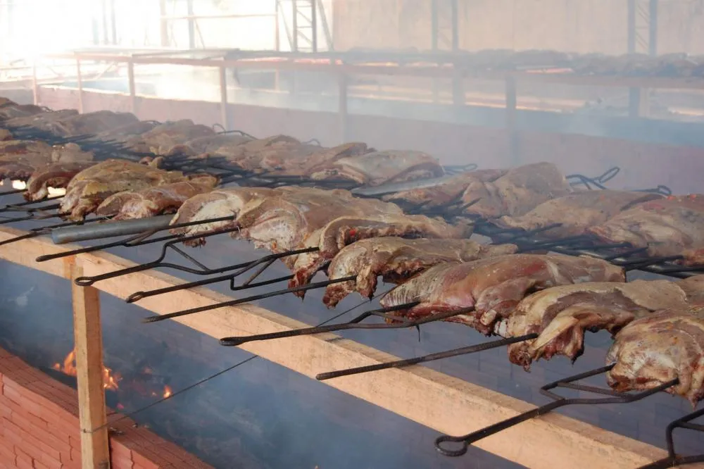 Em Luiziana, no Centro-oesteparanaense, acontece de 20 a 22 deste mês a 17ª Festa do Prato Típico Boi naBrasa Foto: Prefeitura de Luiziana