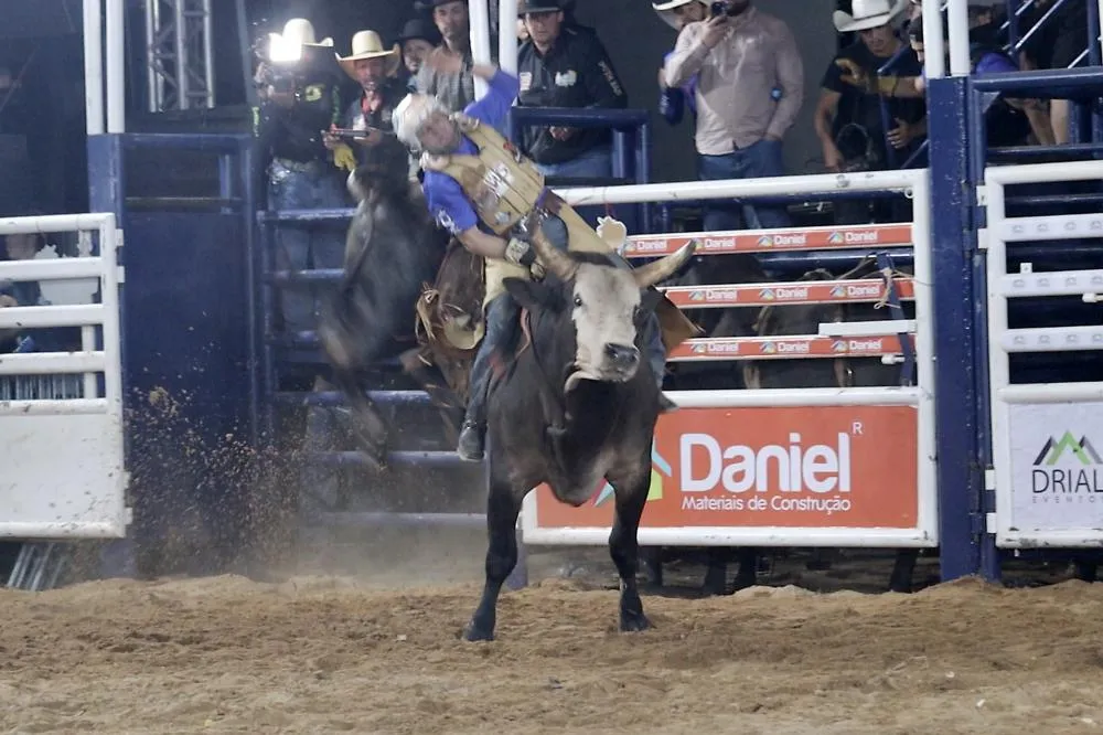 O coordenador do evento e do Circuito de Rodeio Duelo de Gigantes, Rodrigo Costa, compartilhou detalhes sobre a edição deste ano, destacando novidades e expectativas. Foto Carlin Designer