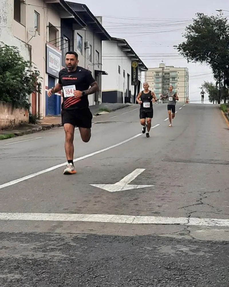 Os corredores puderam escolher entre 5 e 10 km