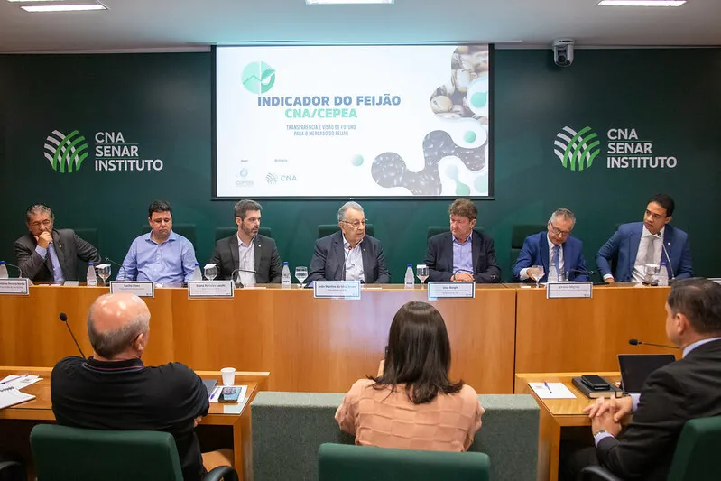 Os produtores e os interessados vão poder acompanhar diariamente os preços de mercado do feijão preto e carioca no site do Cepea. Fotos CNA.