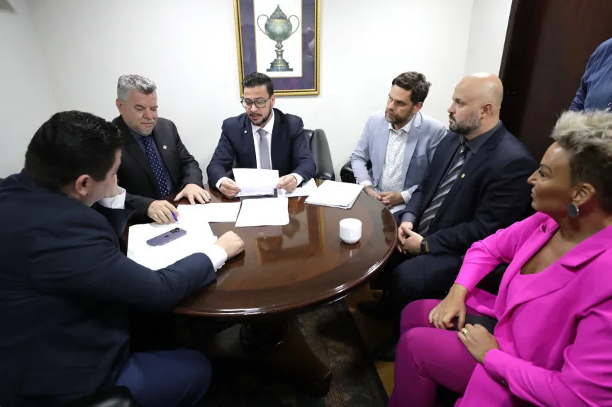 Reunião ocorreu após as sessões plenárias desta terça-feira (12).Créditos:Orlando Kissner/Alep