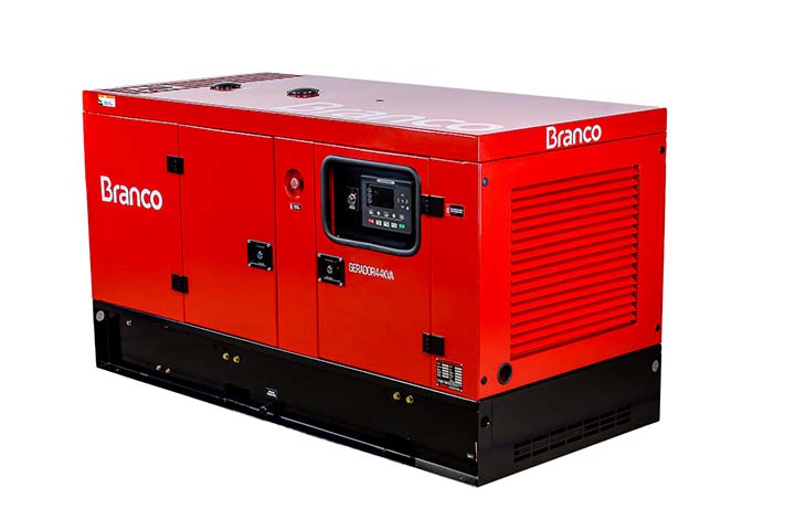 Movido a diesel, refrigerado a água e com autonomia de quase 9 horas, o equipamento vem acompanhado do dispositivo de proteção contra surtos (DPS), responsável por detectar e proteger o gerador contra descargas atmosféricas. 