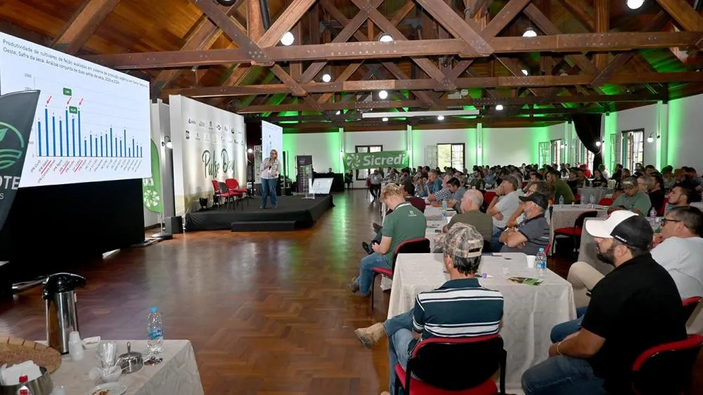 Inovação, manejo e mercado em foco no Pulse Day Campos Gerais que reuniu produtores e especialistas onde falaram sobre estratégias de manejo e oportunidades no mercado de feijão. foto Toninho Anhaia