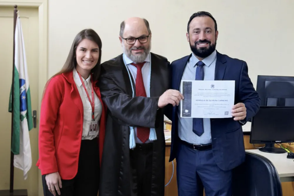 Em cerimônia no Fórum, prefeito, vice e vereadores eleitos receberam seus diplomas, reafirmando o compromisso com o progresso e o bem-estar da população.