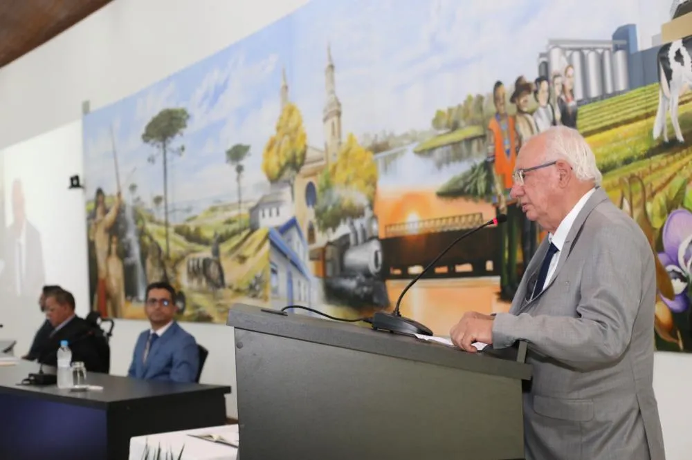 Doutor Reinaldo Cardoso assume a prefeitura de Castro pelos próximos quatro anos com Régis Moreno como vice. Foto Daniel Calvo