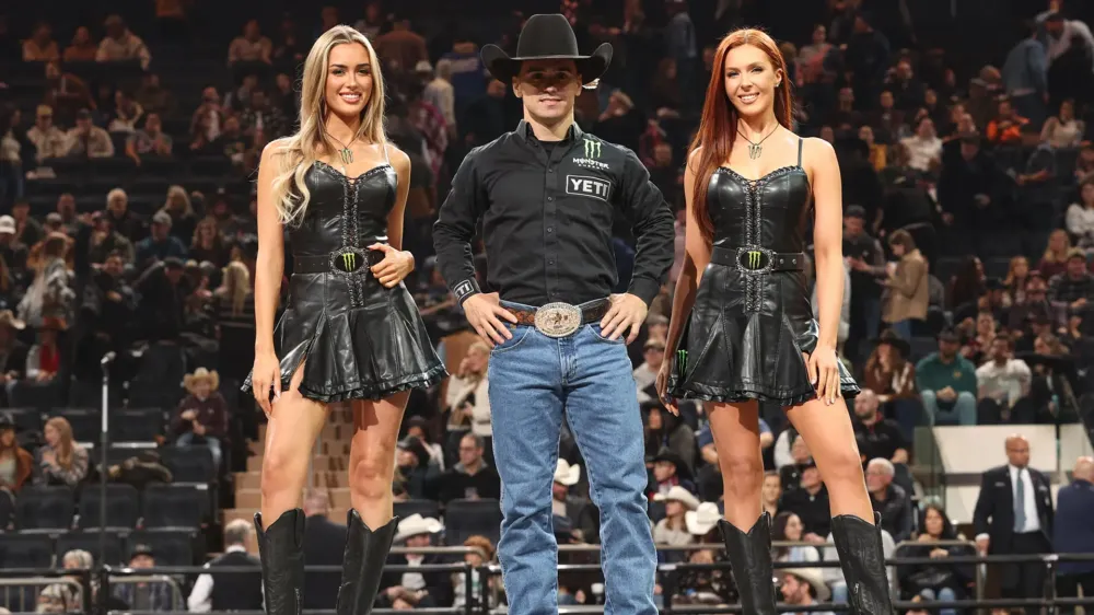  New York Mavericks venceu o primeiro Monster Energy Team Challenge, apresentado pela Camping World, derrotando o Florida Freedom por 173,25 a 80 na sexta-feira à noite, no Madison Square Garden. Foto cortesia de Andy Watson/Bull Stock Media
