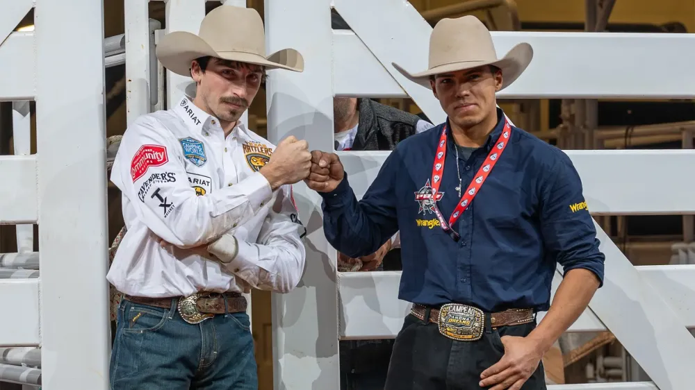 Dezessete cavaleiros registram uma pontuação na noite de abertura do evento de eliminação progressiva na Dickies Arena.