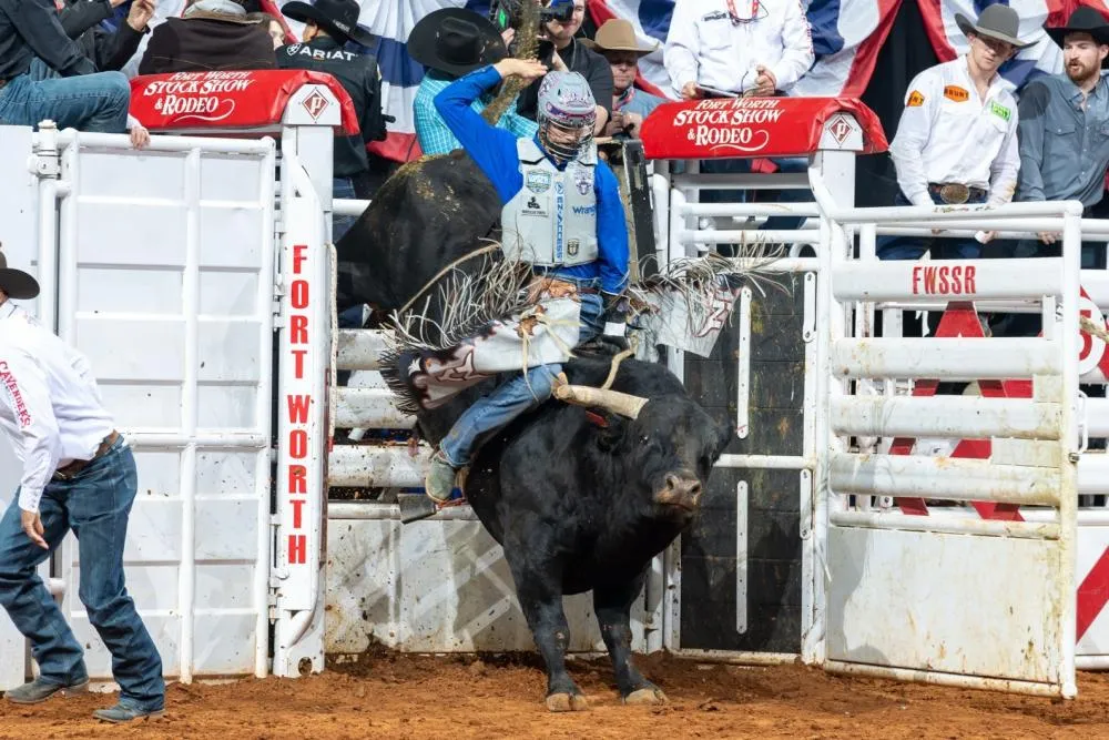 O brasileiro Leandro Zampollo foi o campeão do Last Cowboy Standing realizado em Fort Worth no Texas e faturou US$ 61 mil em uma das competições mais difíceis do calendário da PBR Fotos: André Silva - PBR