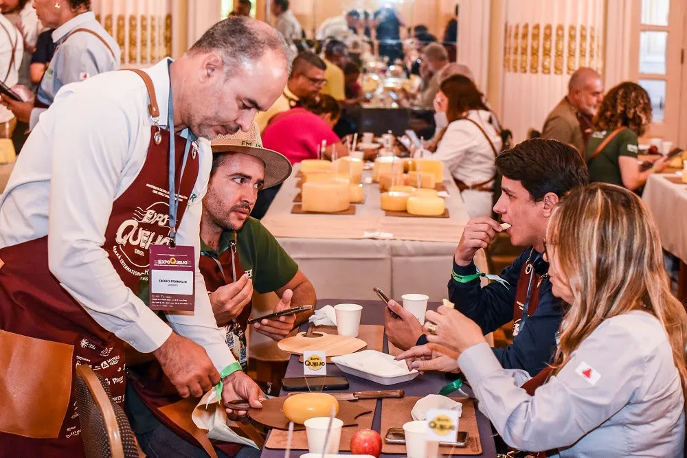 Evento internacional mantém maior concurso das Américas e vai reunir mais de oito toneladas de queijos de todo mundo
