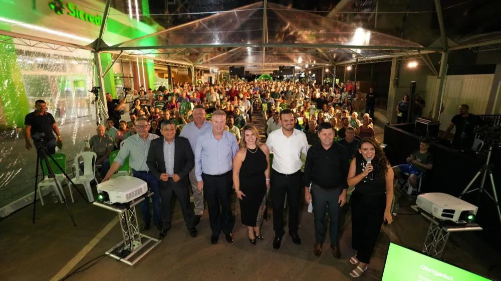 Além da reinauguração, a noite foi marcada pela realização de assembleia com a presença de mil pessoas
