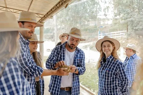 CORPO TÉCNICO DA DANONE EM DIA DE CAPACITAÇÃO DO FAZENDA TUDO DE BEM