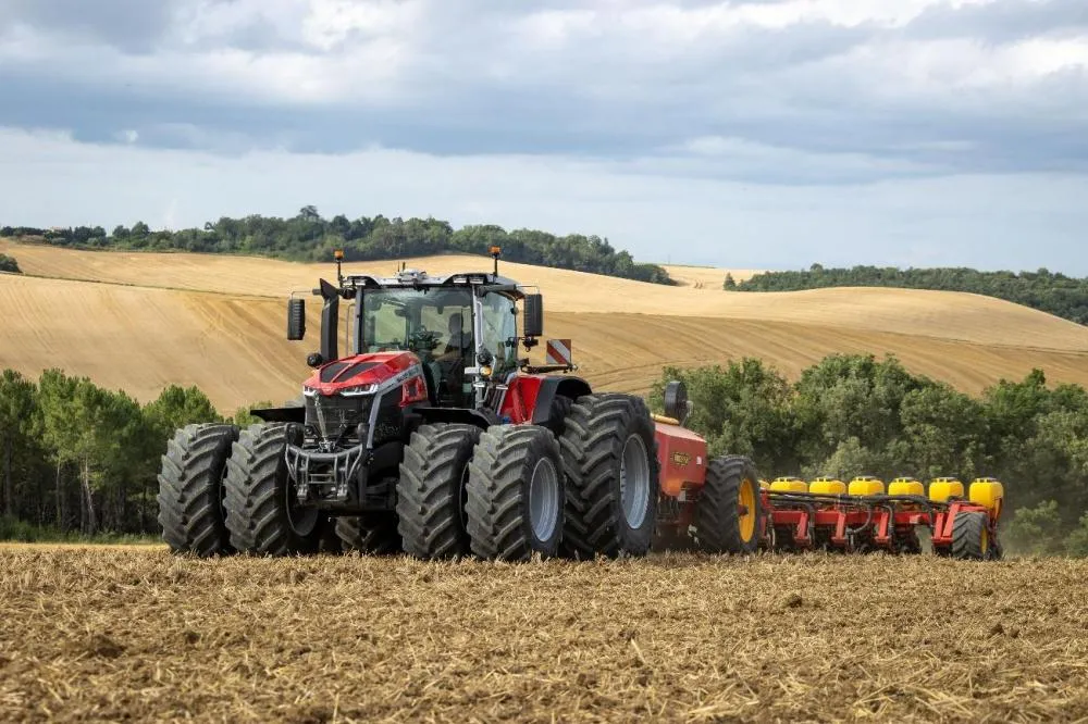 OMF 9S.425 Dyna-VT Exclusive, recebeu o prestigiado Prêmio Internacional de Produto na exposição AGROmashEXPO, realizada em Budapeste, na Hungria.