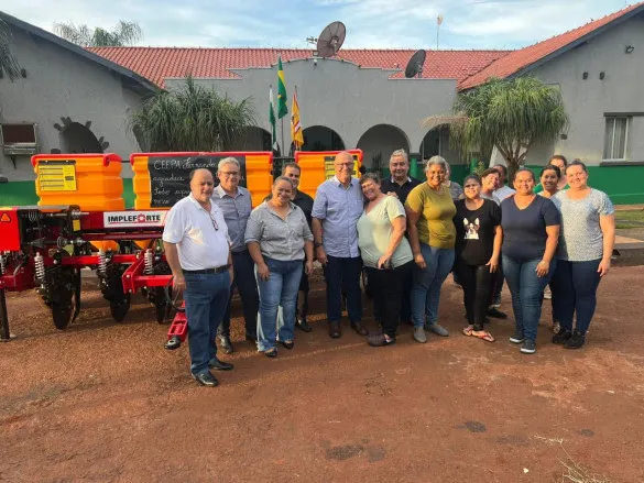 Romanelli destacou as pesquisas realizadas pelo colégio em campos experimentais de plantio.Créditos:Divulgação/Assessoria Parlamentar