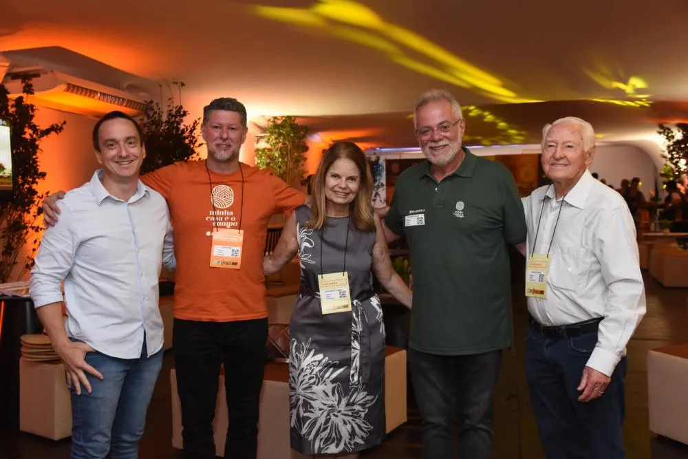 Fábio Maneiro, diretor de MKT do HCL; Alberto Araújo, CEO da Belagrícola; Mara Fernandes, diretora Institucional do HCL; João Colofatti, presidente do Conselho e fundador da Belagrícola e Francisco Ontivero, presidente do HCL.