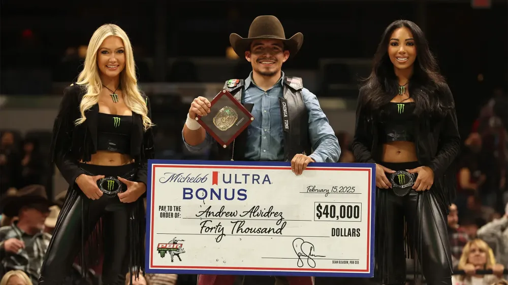 Koltin Hevalow conquista o segundo lugar com 3 de 3 no fim de semana.