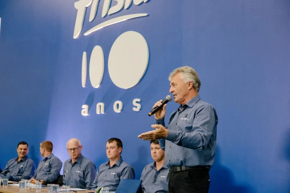 Geraldo Slob é anunciado como novo presidente do Conselho de Administração da Cooperativa Frísia. Crédito das imagens: Martha Batista.