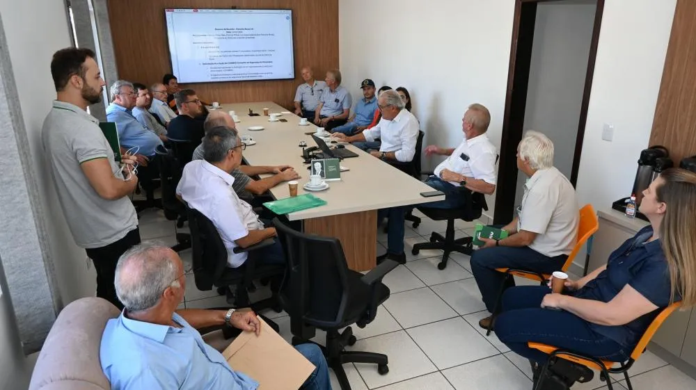 Encontro no Sindicato Rural de Castro discutiu recuperação de créditos, ITR e questões ambientais. Foto Toninho Anhaia.