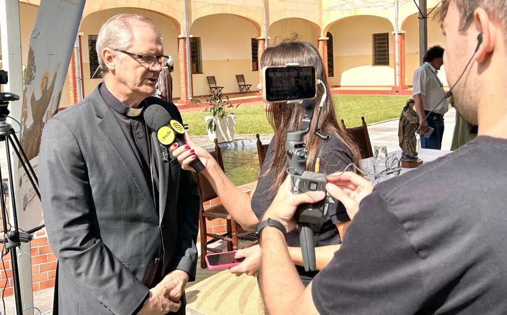 A imprensa e agentes de pastorais e movimentos católicos participaram. Fotos: AssCom Diocese de Ponta Grossa