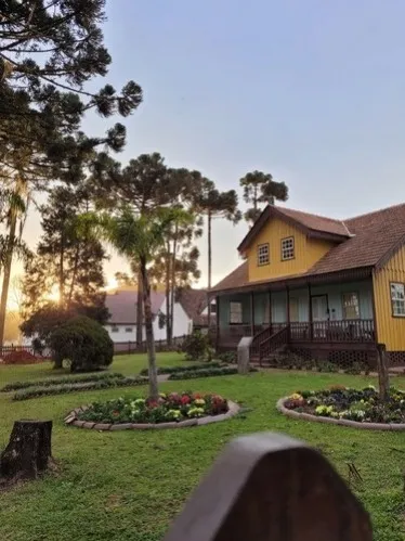 Localizado no centro da Colônia Witmarsum e instalado na casa sede da antiga Fazenda Cancela - um patrimônio histórico do Paraná - o Museu Heimat completou 35 anos em setembro de 2024.