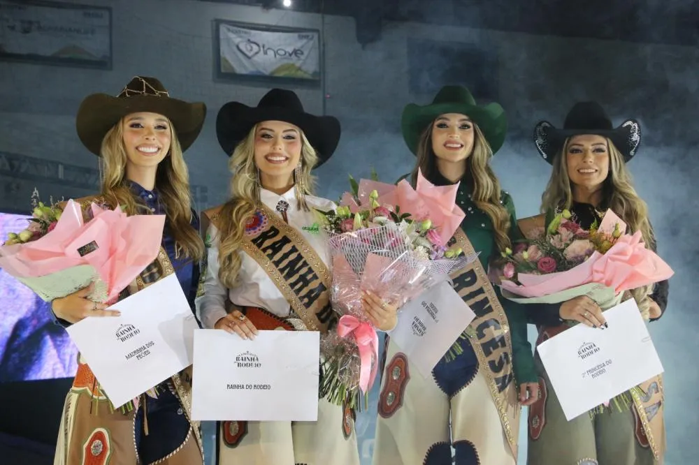 Além de Letícia, Thaís dos Santos, Valéria dos Santos e Ana Vitória Gaida foram coroadas 1ª e 2ª Princesas e Madrinha dos Peões. Divulgação/ Daniel Calvo