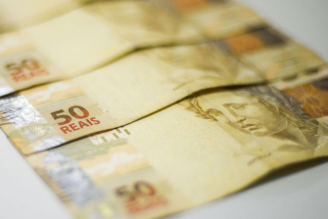Ao divulgar a medida, o Banco Central (BC) explicou que o teto de juros pretende tornar o cheque especial mais eficiente e menos regressivo (menos prejudicial para a população mais pobre). Marcello Casal Jr./Agência Brasil